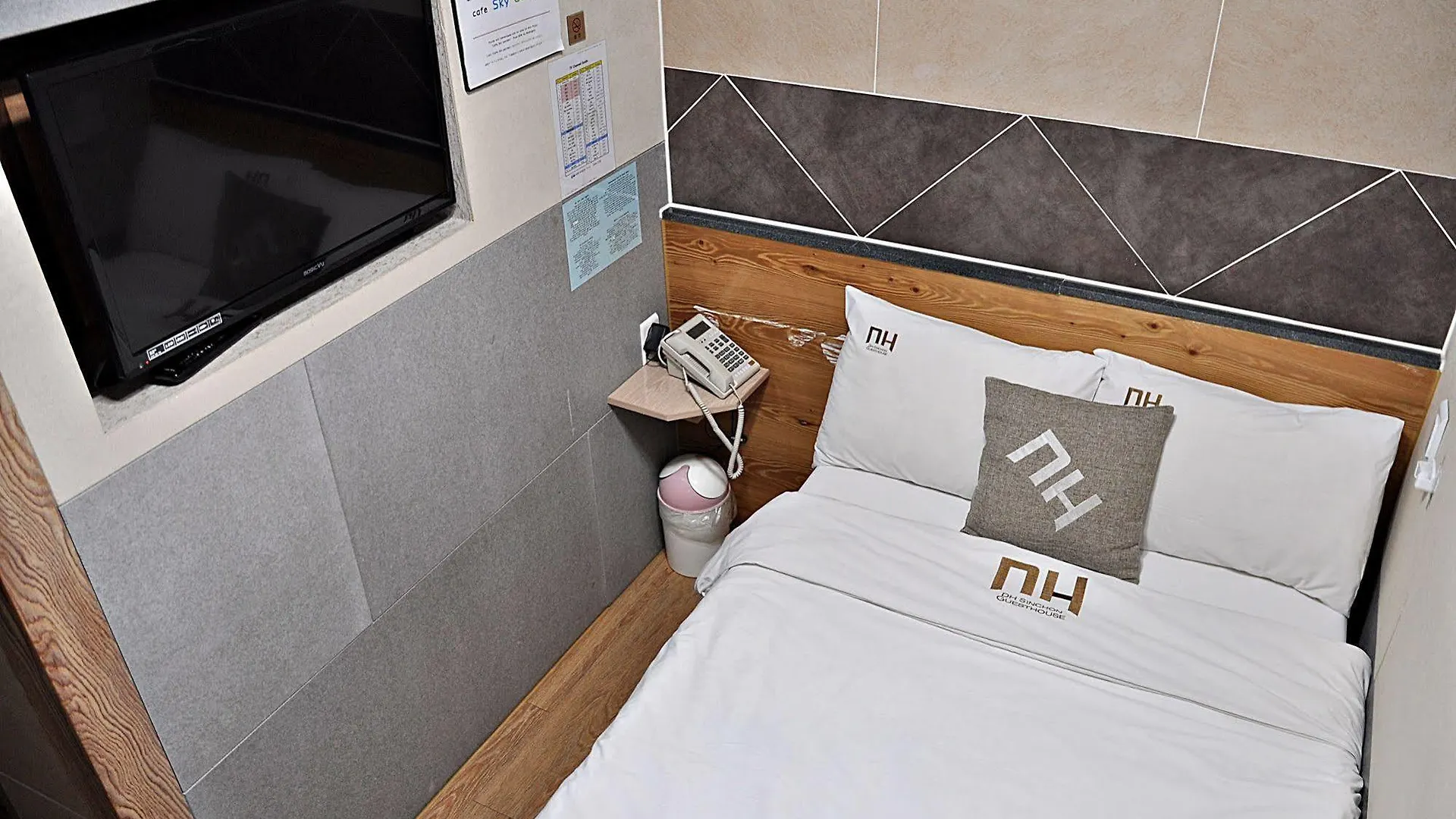 D.H Sinchon Guesthouse Seul 2*,  Coreia do Sul