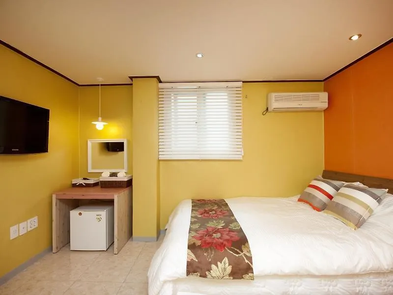 D.H Sinchon Guesthouse Seoul