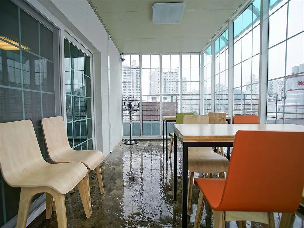 D.H Sinchon Guesthouse Seoul 2*,