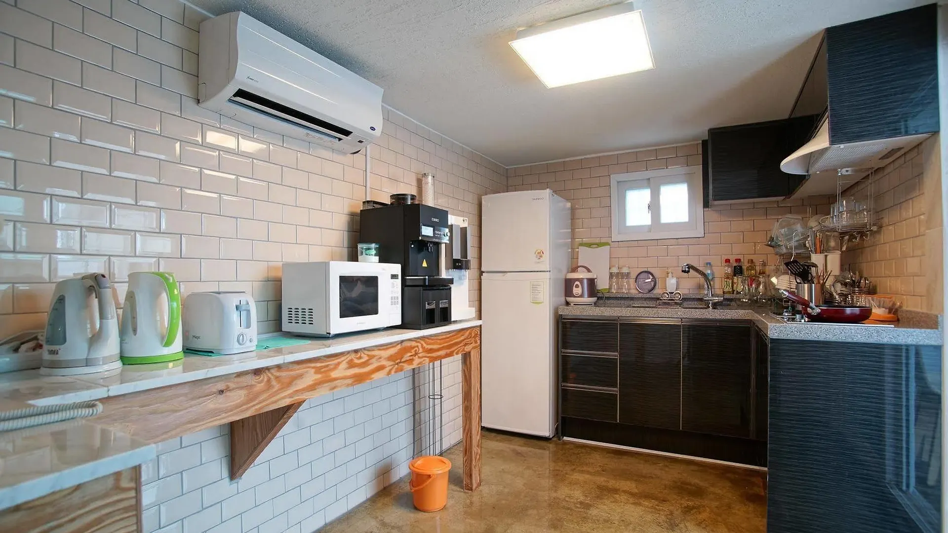 D.H Sinchon Guesthouse Seoul